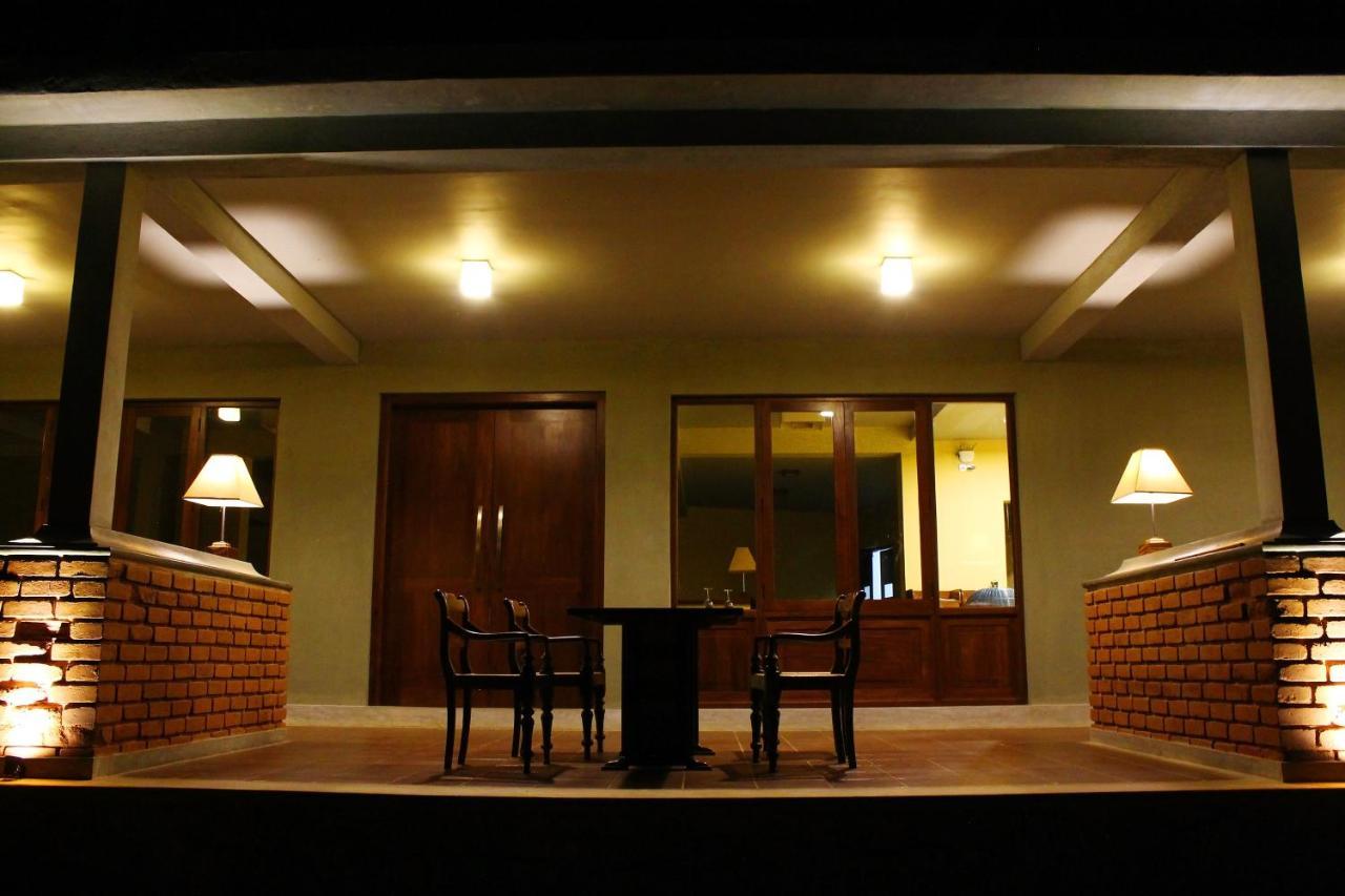 Ehalagala Lake Resort 锡吉里亚 外观 照片