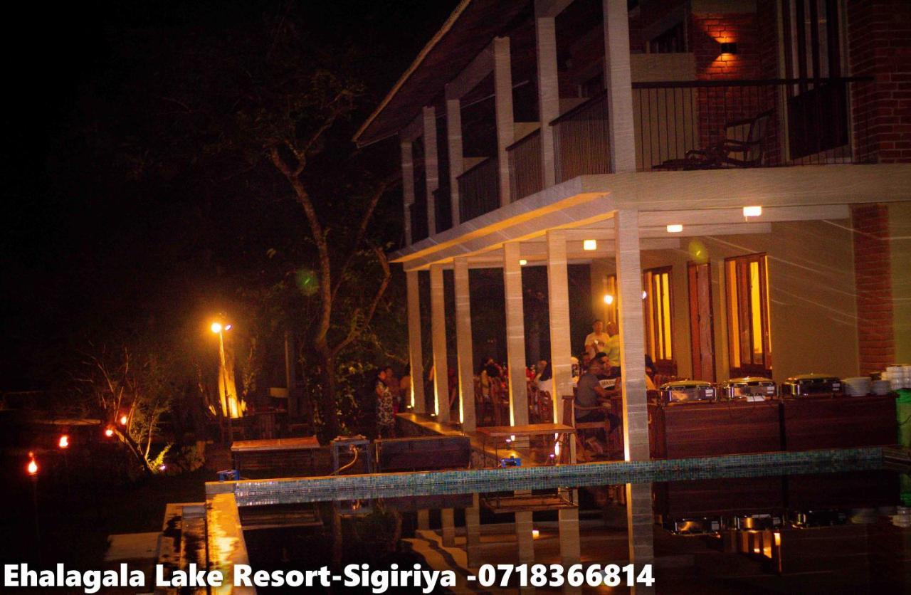Ehalagala Lake Resort 锡吉里亚 外观 照片