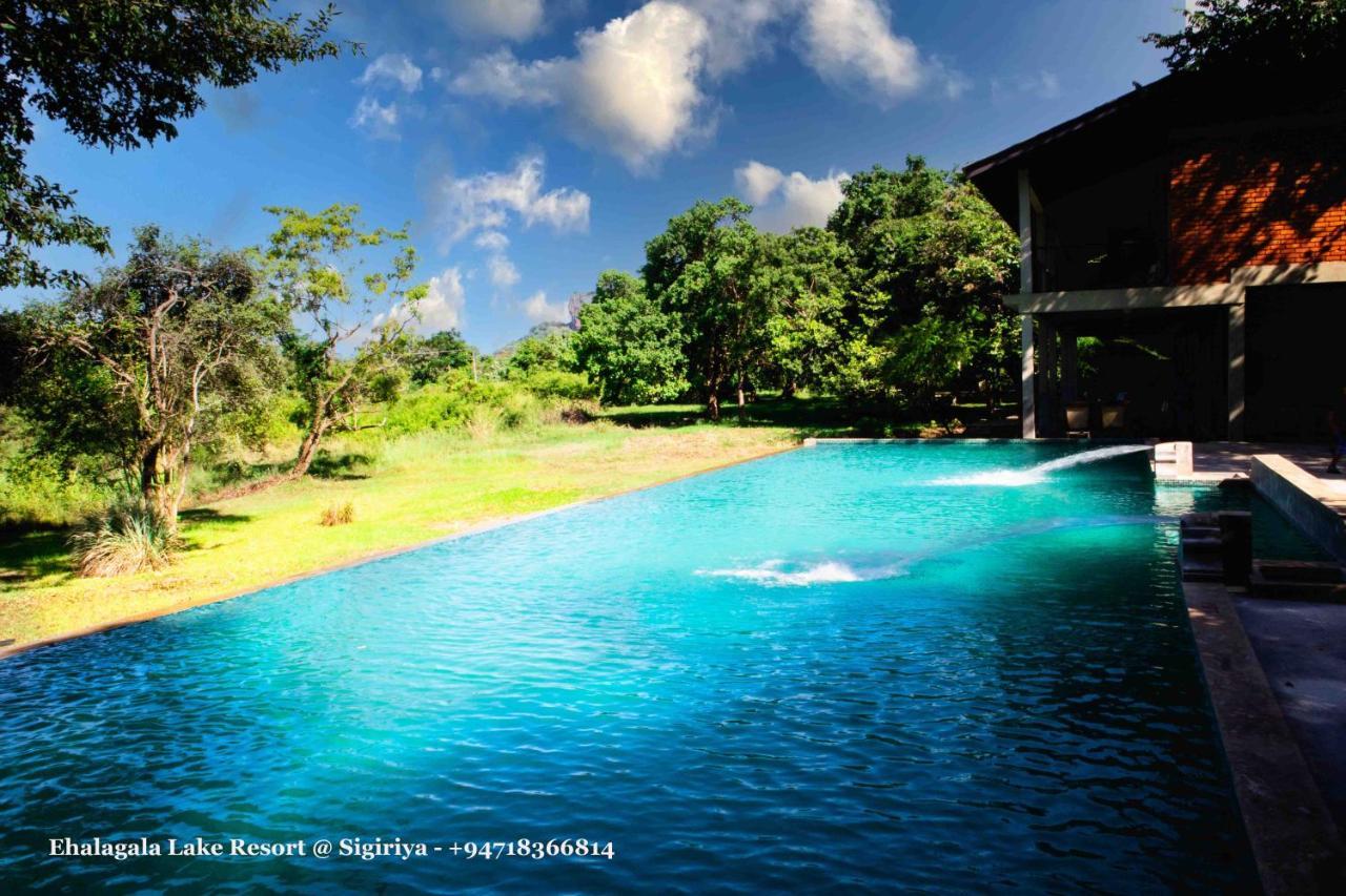 Ehalagala Lake Resort 锡吉里亚 外观 照片