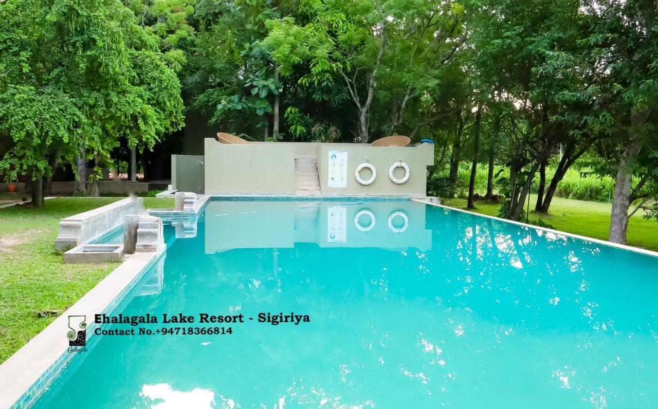 Ehalagala Lake Resort 锡吉里亚 外观 照片
