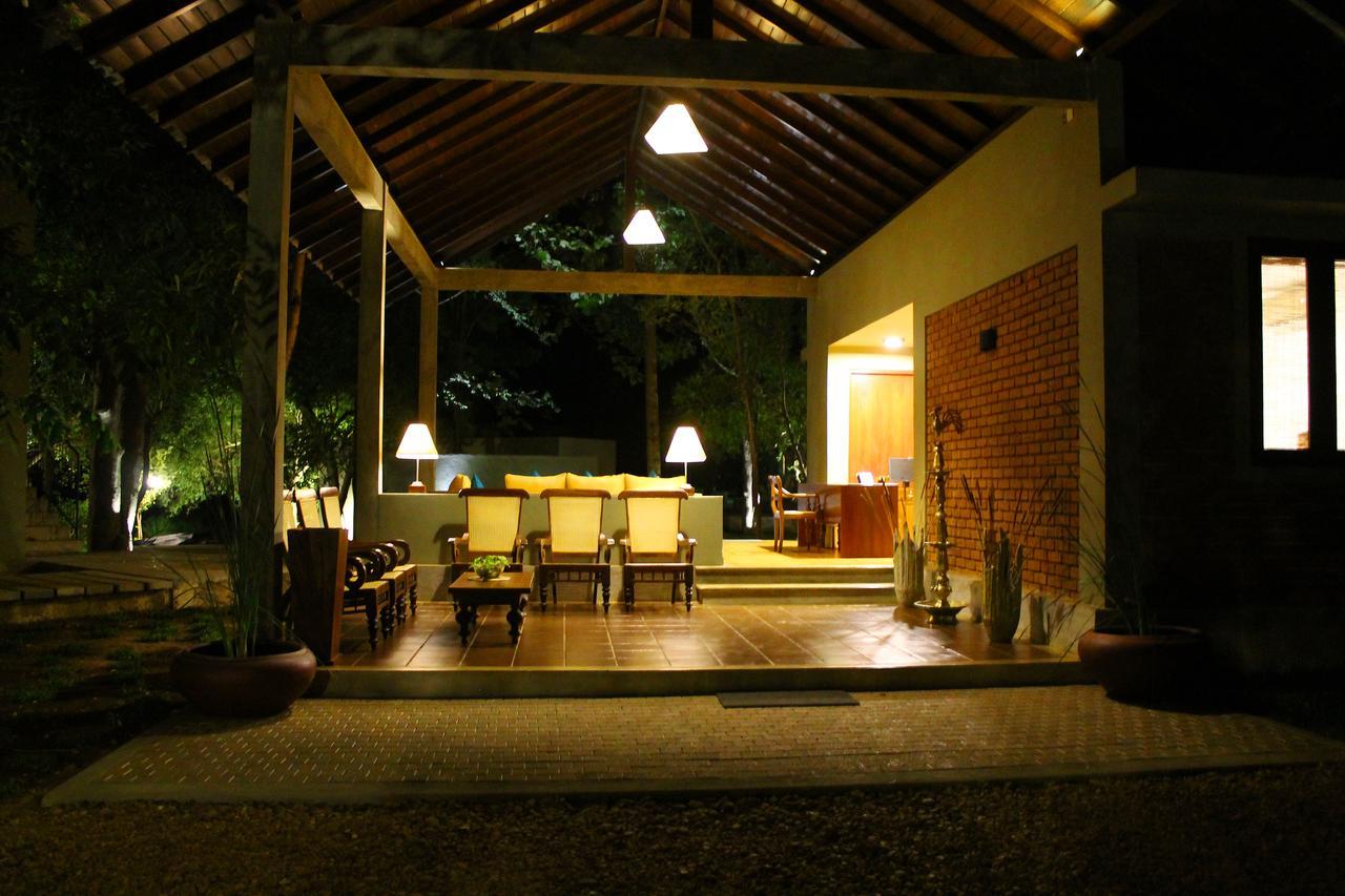 Ehalagala Lake Resort 锡吉里亚 外观 照片