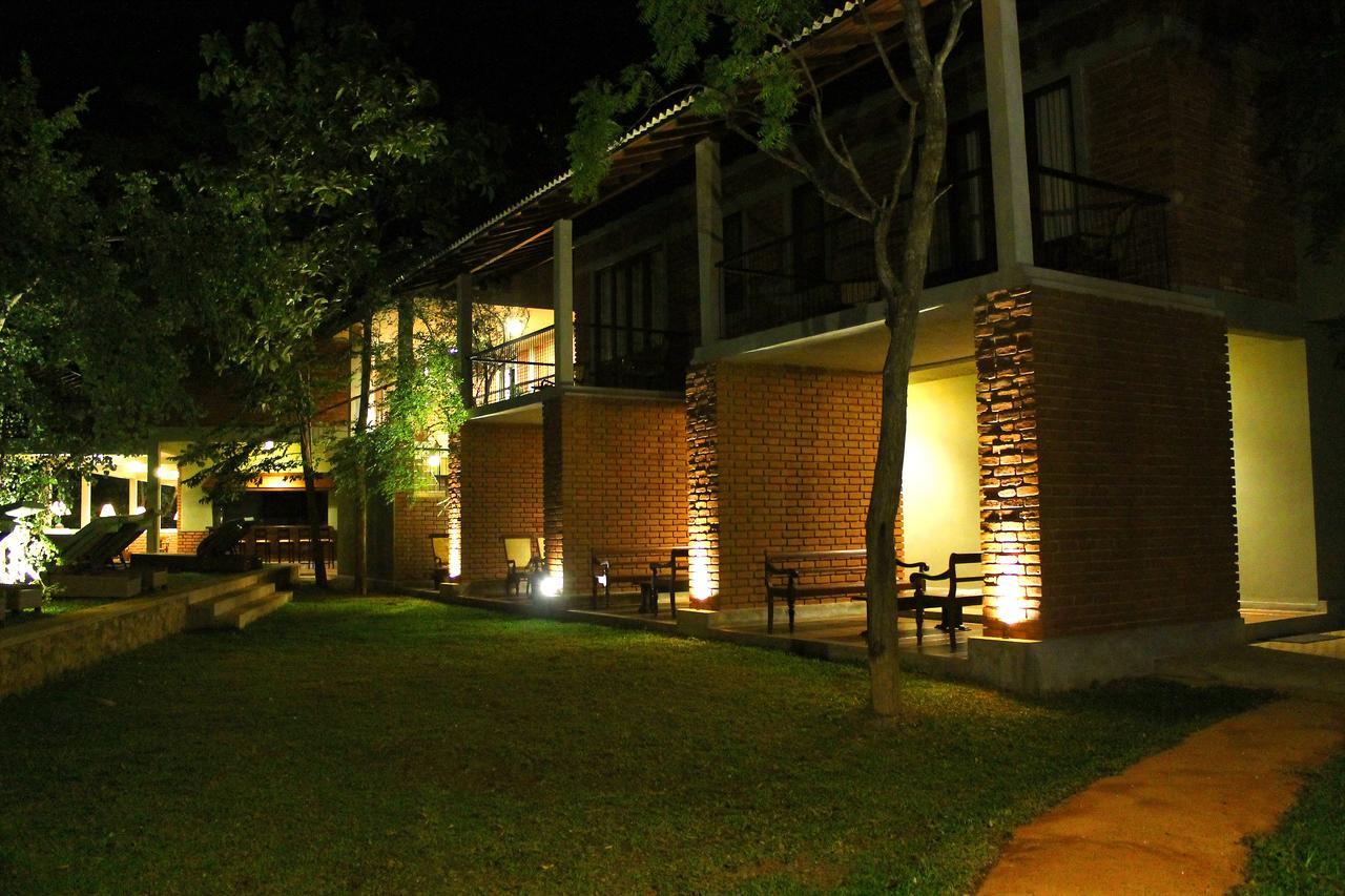 Ehalagala Lake Resort 锡吉里亚 外观 照片