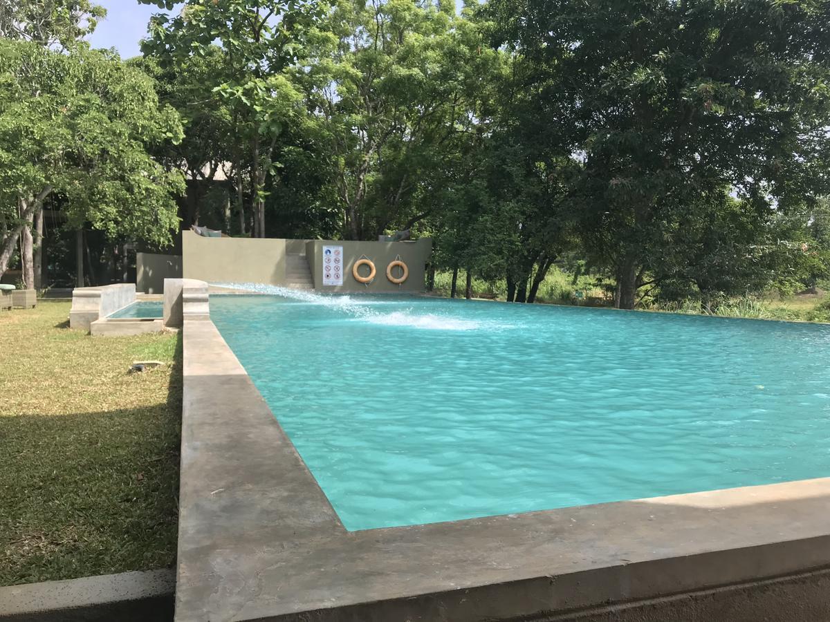 Ehalagala Lake Resort 锡吉里亚 外观 照片