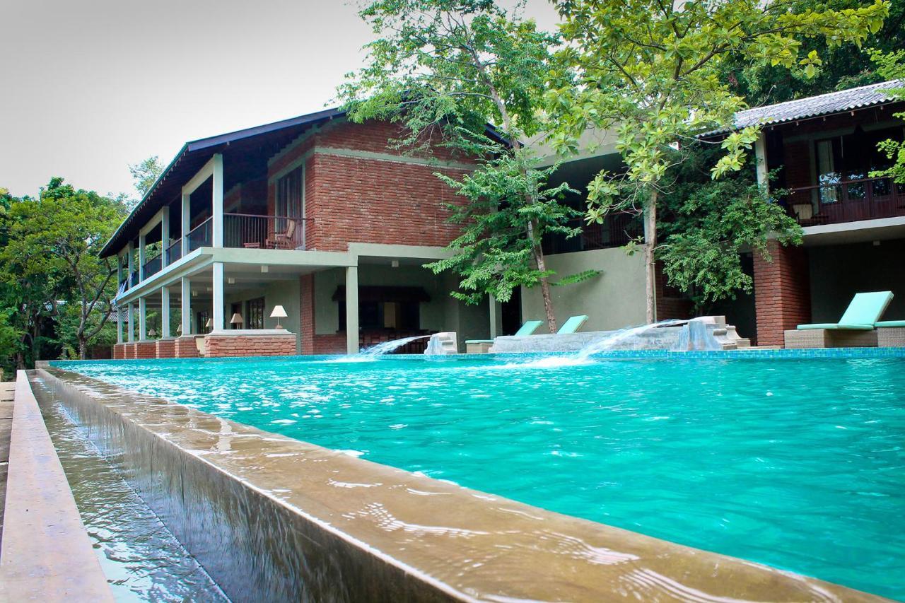 Ehalagala Lake Resort 锡吉里亚 外观 照片